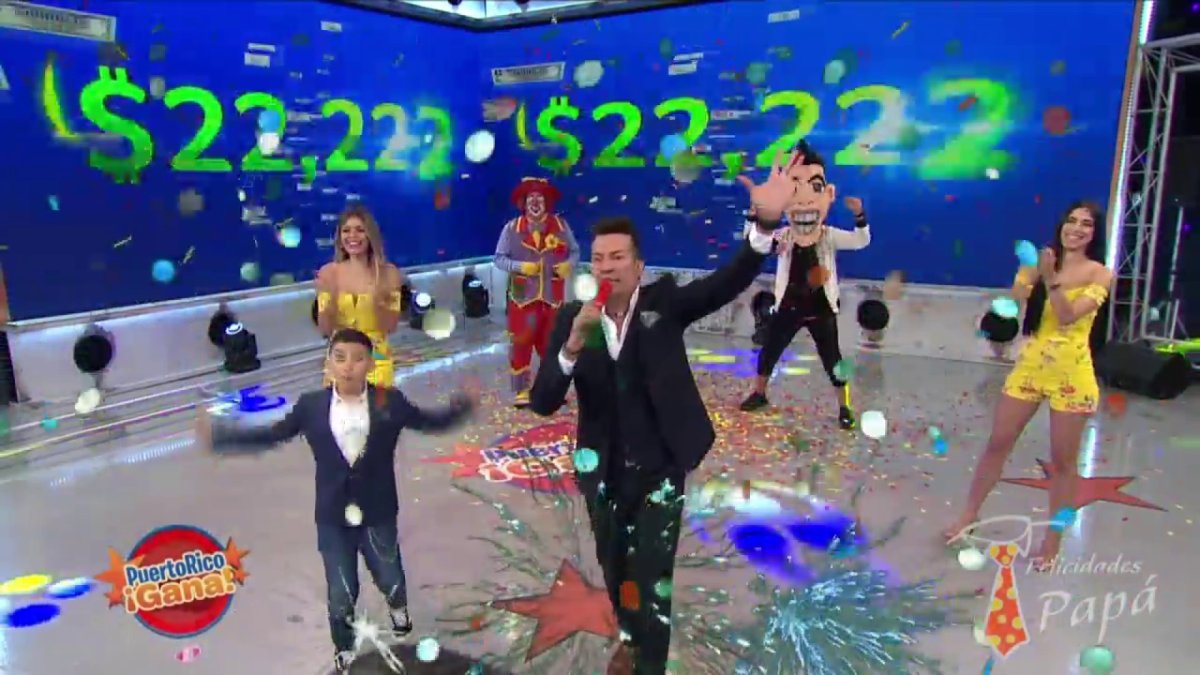 Puerto Rico Gana hacen entrega de los 22,222 a la ganadora Telemundo