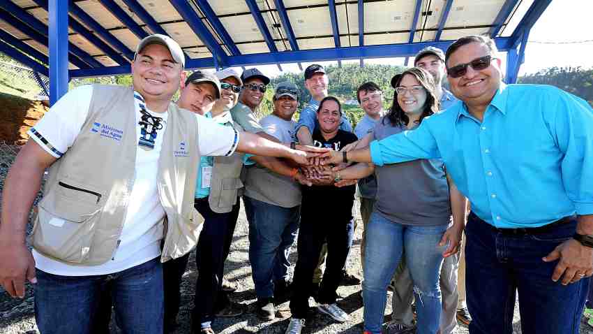 Alcalde de Caguas inaugura acueducto que funciona con energia solar-Suministrada