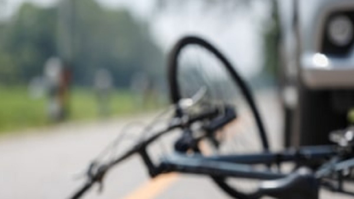 Ciclista resulta gravemente herida tras ser impactada por auto en Vieques