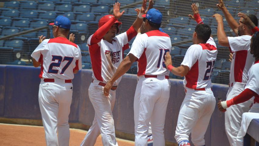 Jeffrey-Dominguez-saluda-a-sus-companeros-al-marcar-carrera-1