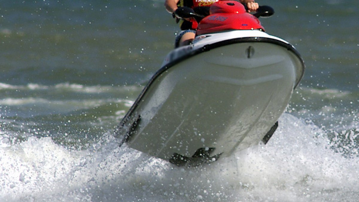 Dos heridos tras choque de jetski con bote en Isla Perdida, Salinas