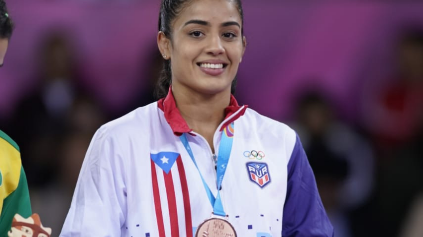 Nesmarie-Rodriiguez-gana-bronce-en-Lucha-y-se-la-dedica-a-su-hija