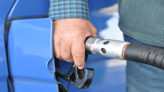 Precio gasolina no bajó como se esperaba, según expresidente de ADG