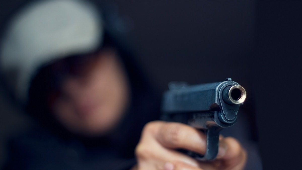 Asaltan a mano armada a adulto mayor en su residencia en Hatillo