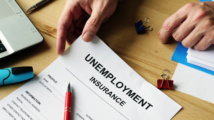 Foto muestra un formulario que simula una petición de subsidio por desempleo