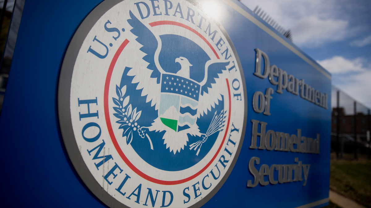 Oficina de supervisión del DHS revisará muertes de detenidos de ICE y el uso de fuerza