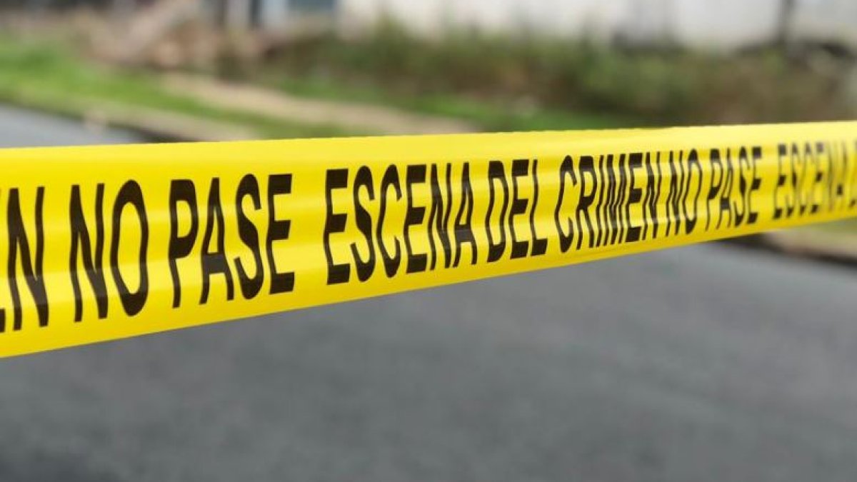 Hallan cuerpos baleados de hombre y mujer en residencial de Coamo