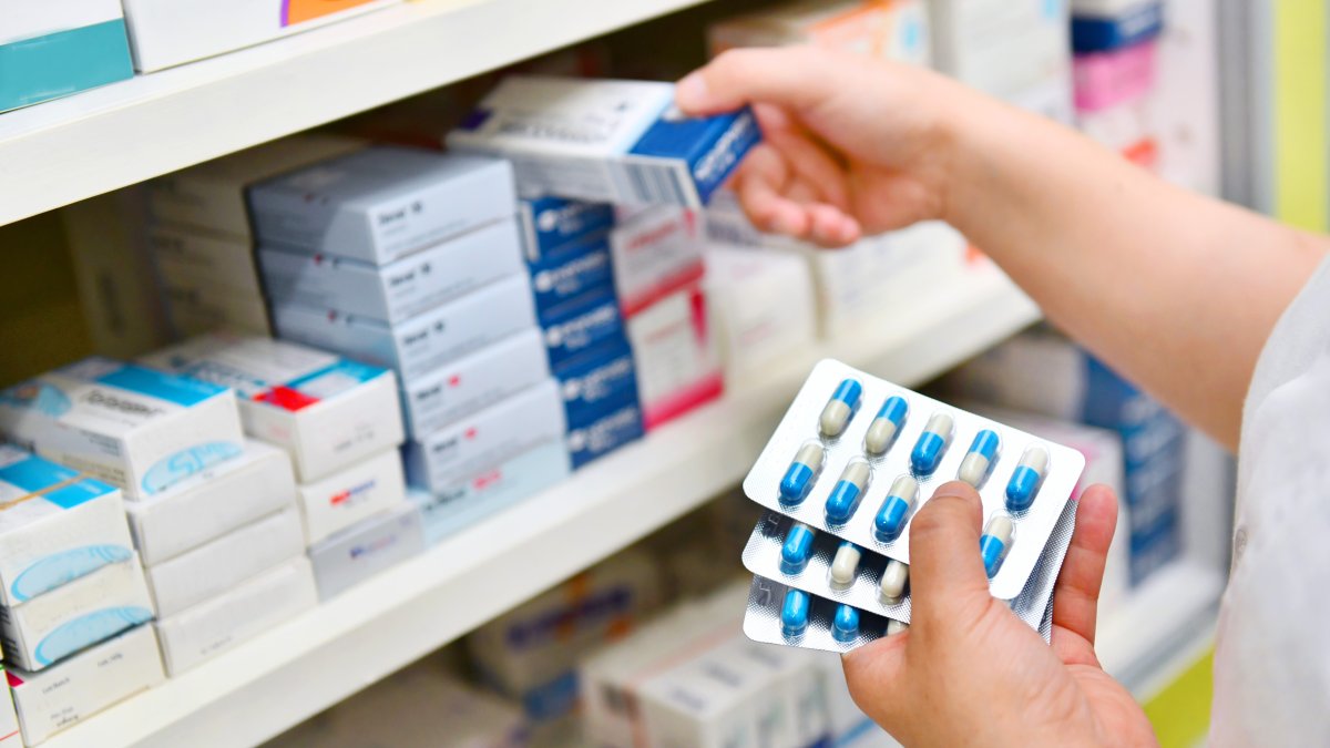 Farmacias de comunidad alertan posibles cierres por alza en costos de electricidad