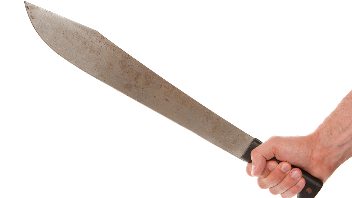 Conductor es atacado con machete tras accidente en Guayama