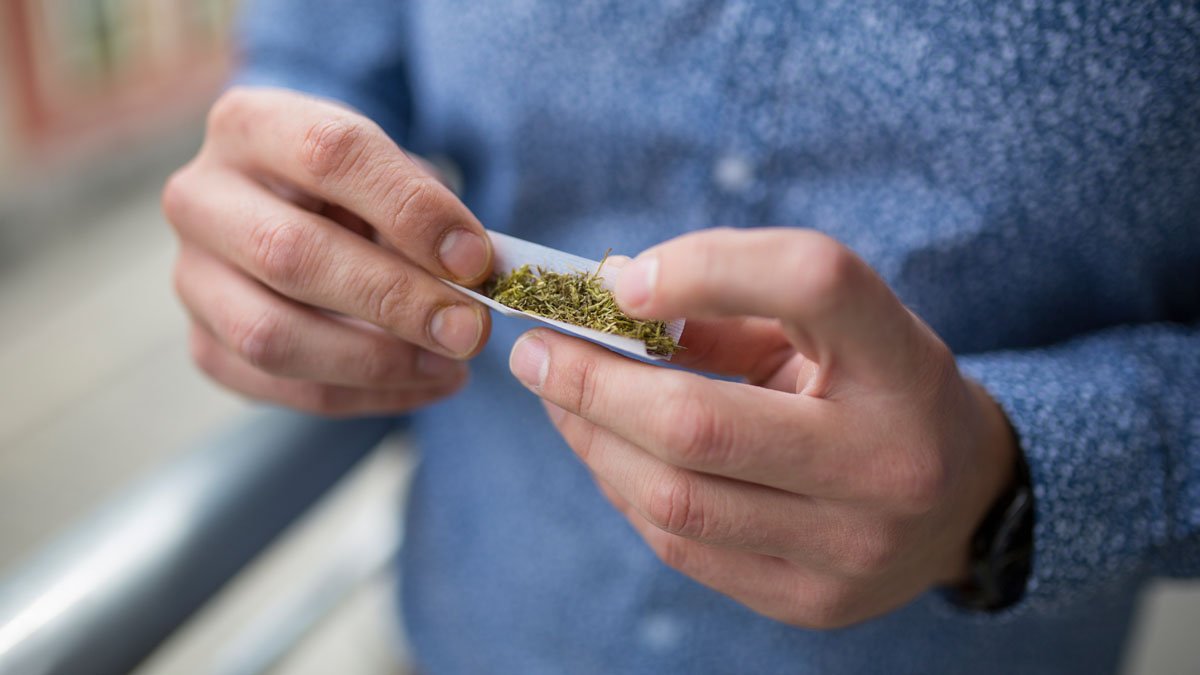 Imagen de la cobertura de: CDC reporta aumento de casos de náuseas y vómitos en usuarios crónicos de marihuana en Estados Unidos