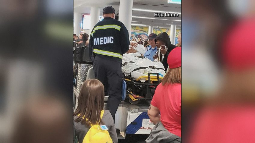 Bebé de Thanksgiving sorprende y nace en aeropuerto tras aterrizaje