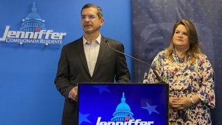 Pedro Pierluisi junto a Jenniffer González.
