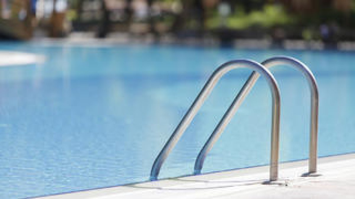 Adulta mayor fallece ahogada en una piscina en Río Piedras