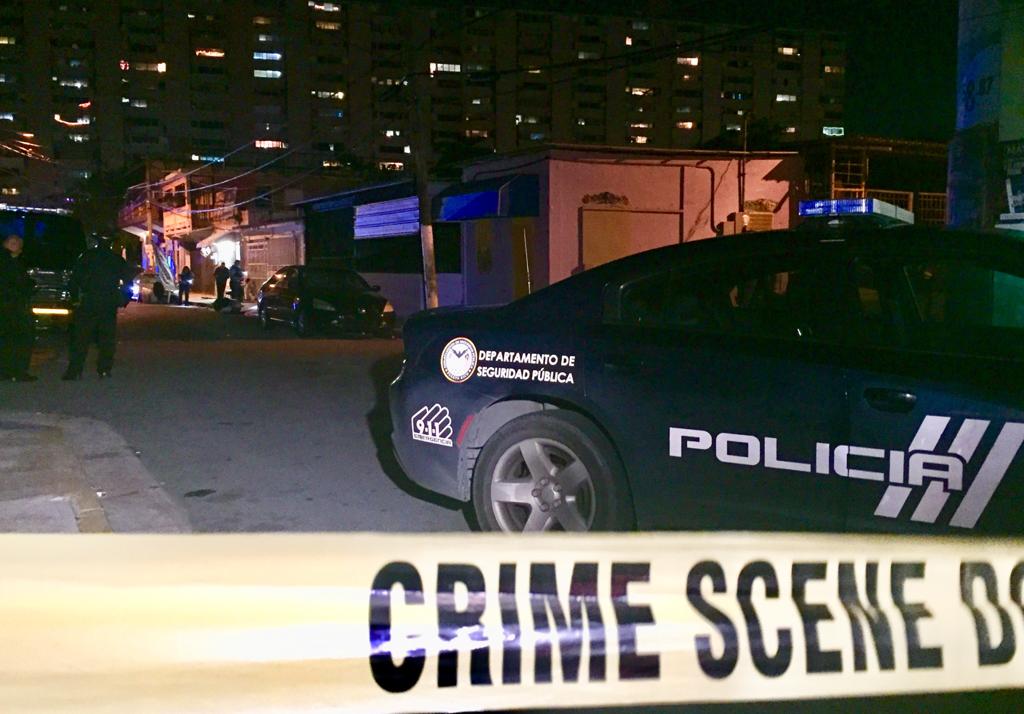 Asesinan a hombre frente a una casa en Puerto Nuevo