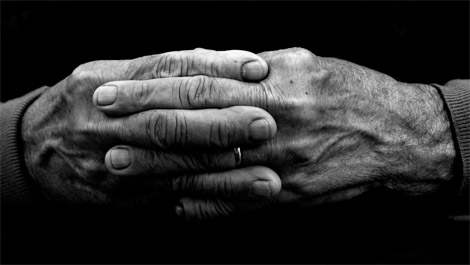 tlmd_manos_anciano_470_265