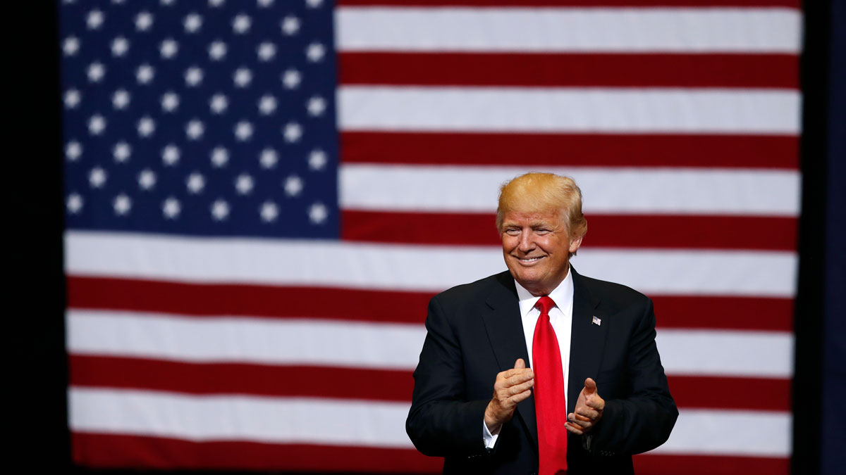 Trump convierte arranque de festejos por los 250 años de EEUU en un mitin de campaña