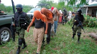 Militares liberan a personas secuestradas