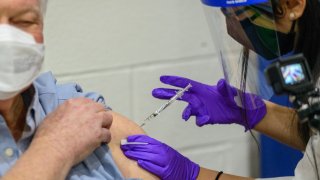 A partir del martes, arizonenses de 65 años o más serán prioridad para la vacunación COVID-19