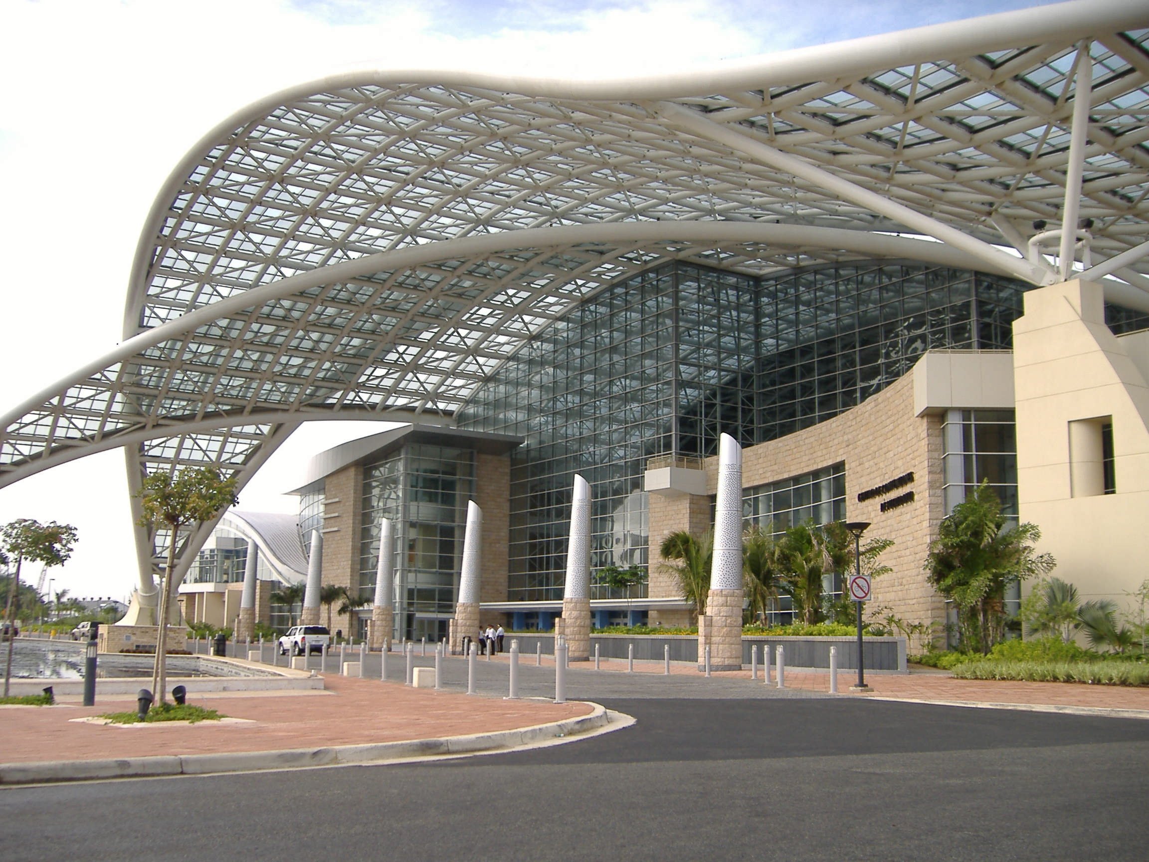 Buscan llenar 6,000 plazas en feria de empleo en el Centro de Convenciones - Vimarsana News
