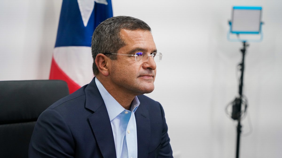 Alivio económico: gobernador firma ley que aumenta el crédito por trabajo - Vimarsana News