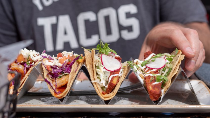 Demanda: hombre muere tras comer tacos en competencia