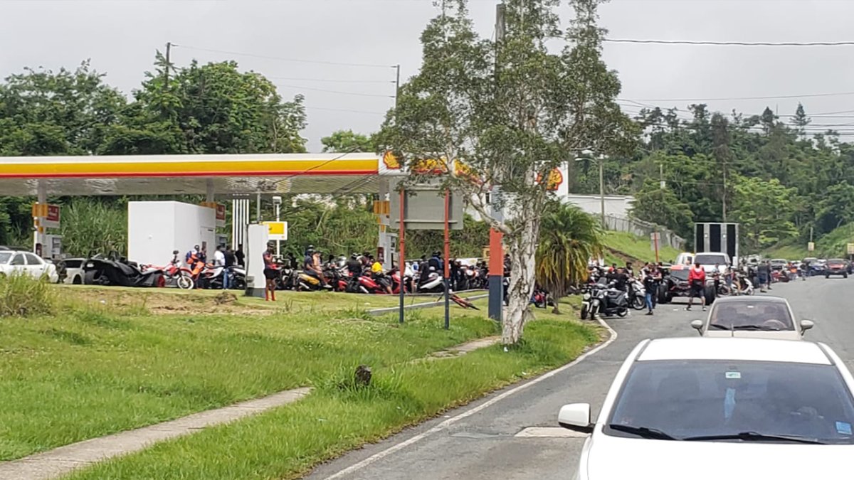 Policía desarticula corrida del Rey Charlie y expide miles de multas ...