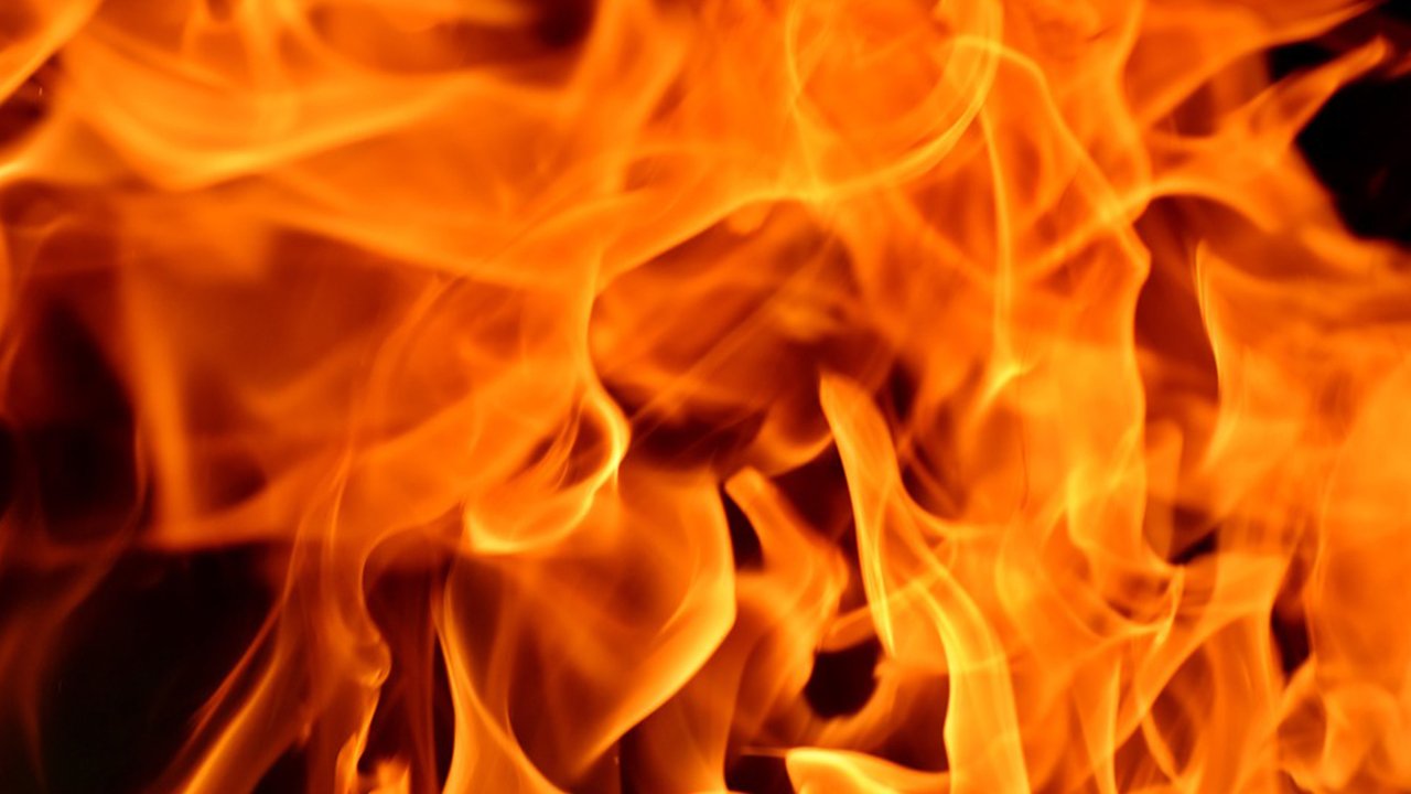 Imagen del artículo de Telemundo PR: Dos trabajadores sufren quemaduras tras incendio en planta de gas en Peñuelas