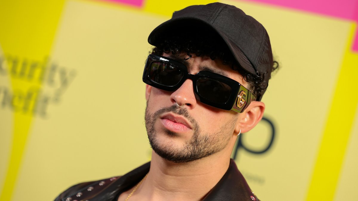 Bad Bunny expande su impacto al aparecer en prestigiosas listas de las revistas Rolling Stone y Time - Vimarsana News