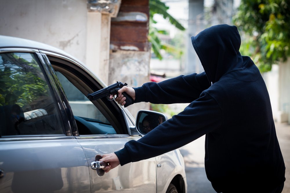 Conductor se lanza de auto en medio de "carjacking" en Trujillo Alto