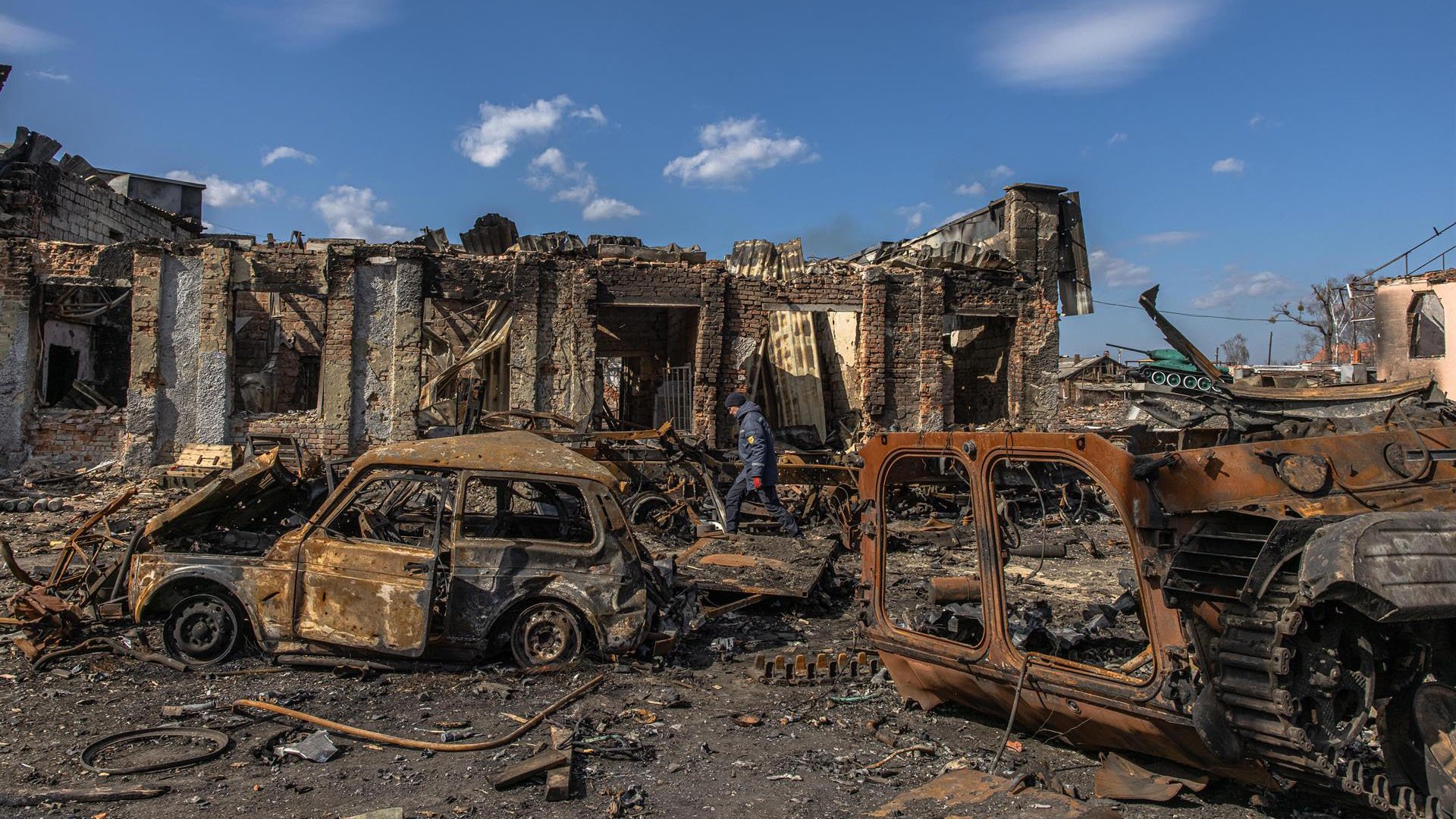 Al menos 21 civiles muertos tras ataque de Rusia contra capital de Ucrania