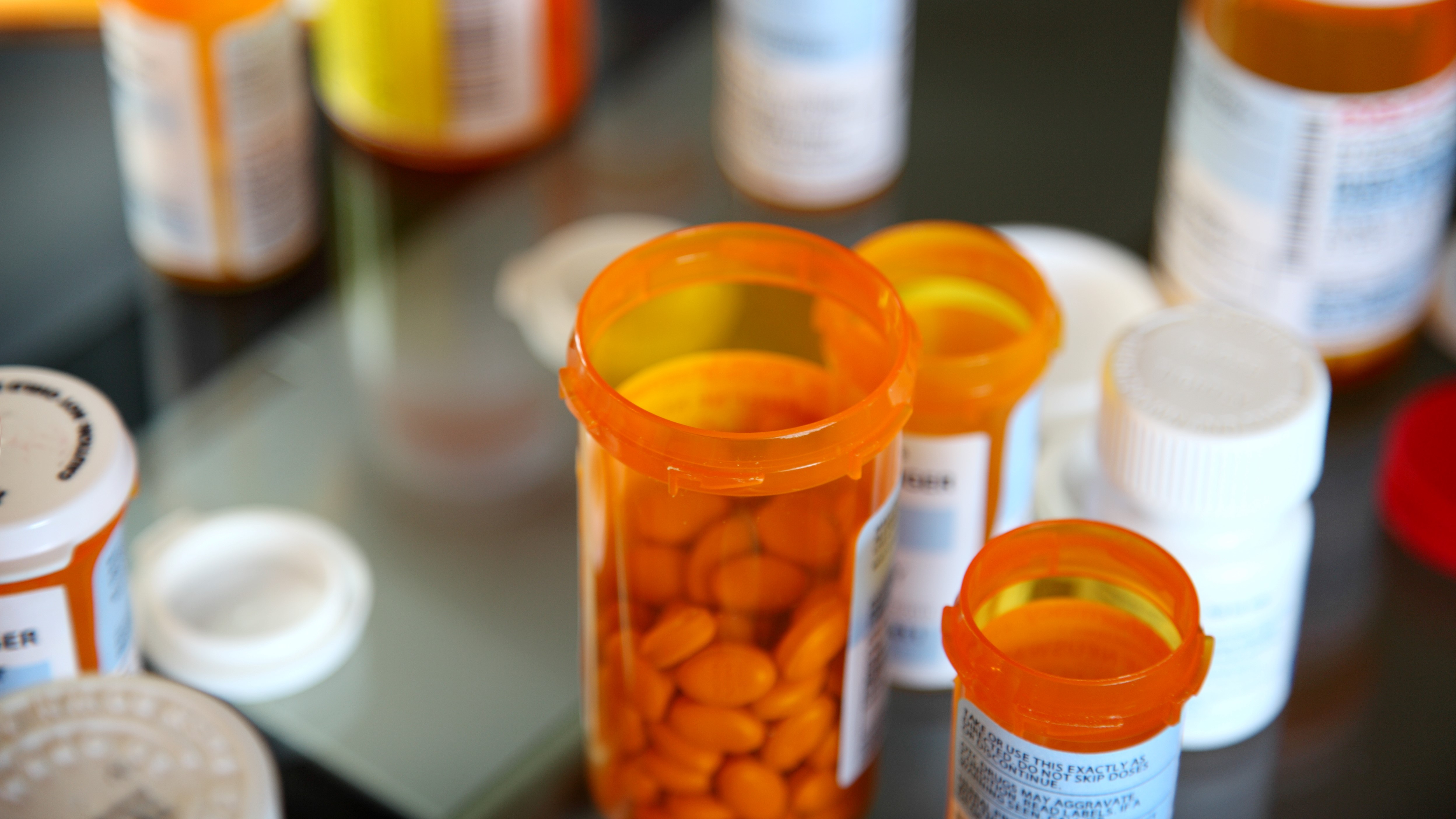 Estados presionan a gestores de medicamentos para planes médicos en busca de bajar precios