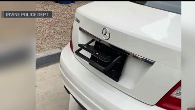 ‘Al estilo 007’: sospechosos de robo viajaban en auto con matrícula giratoria en California