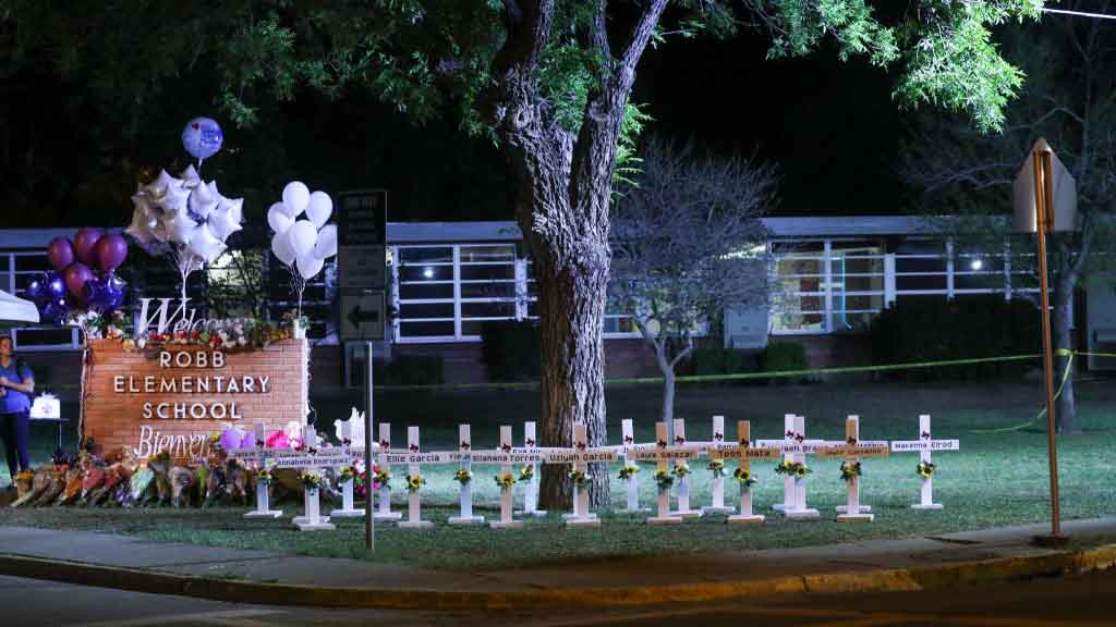 Tiroteo en Uvalde, Texas: padres buscan a sus hijos tras masacre en escuela  – Telemundo Puerto Rico