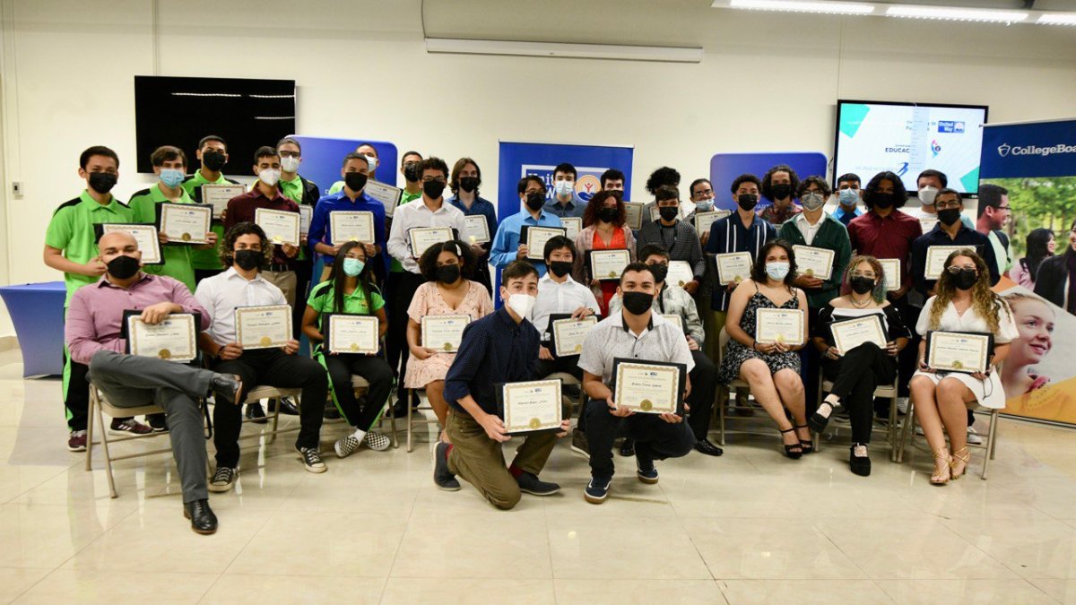Educación reconoce a 40 estudiantes que lograron los puntajes más altos del College Board – Telemundo Puerto Rico