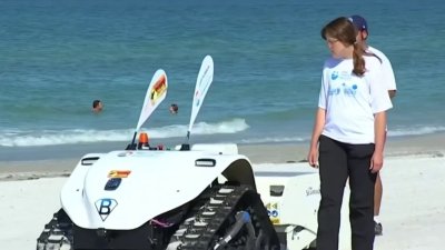 Ponen a robots a limpiar las playas, mira cómo lo hacen