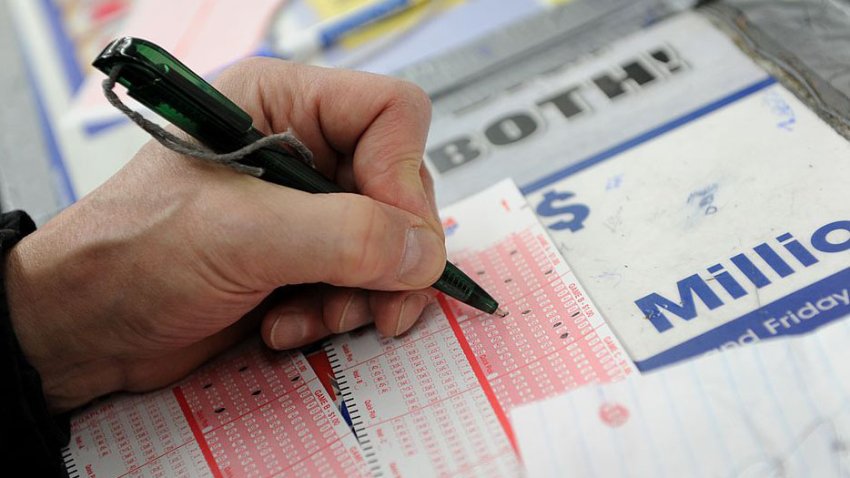 ¿Elegir tus números o comprarlos al azar? La mejor manera de ganar la lotería