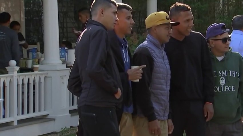 Organizaciones dispuestas a brindar ayuda a inmigrantes venezolanos en Martha’s Vineyard