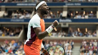El estadounidense Frances Tiafoe celebra su triunfo ante el ruso Andrey Rublev.