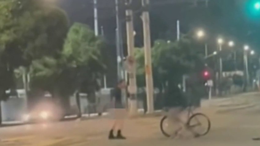 Video: hombre semidesnudo presuntamente intenta violar y secuestrar a muchachas que volvían de la escuela