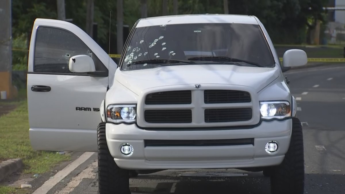 Encuentran cuerpo baleado dentro de vehículo en Vega Alta Telemundo