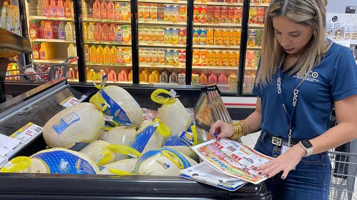 Daco Hace Visitas Sorpresas En Supermercados Telemundo Puerto Rico 2737
