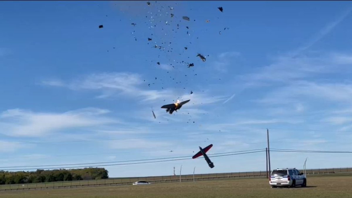 Aterrador video Dos aviones chocan durante espectáculo aéreo en Dallas