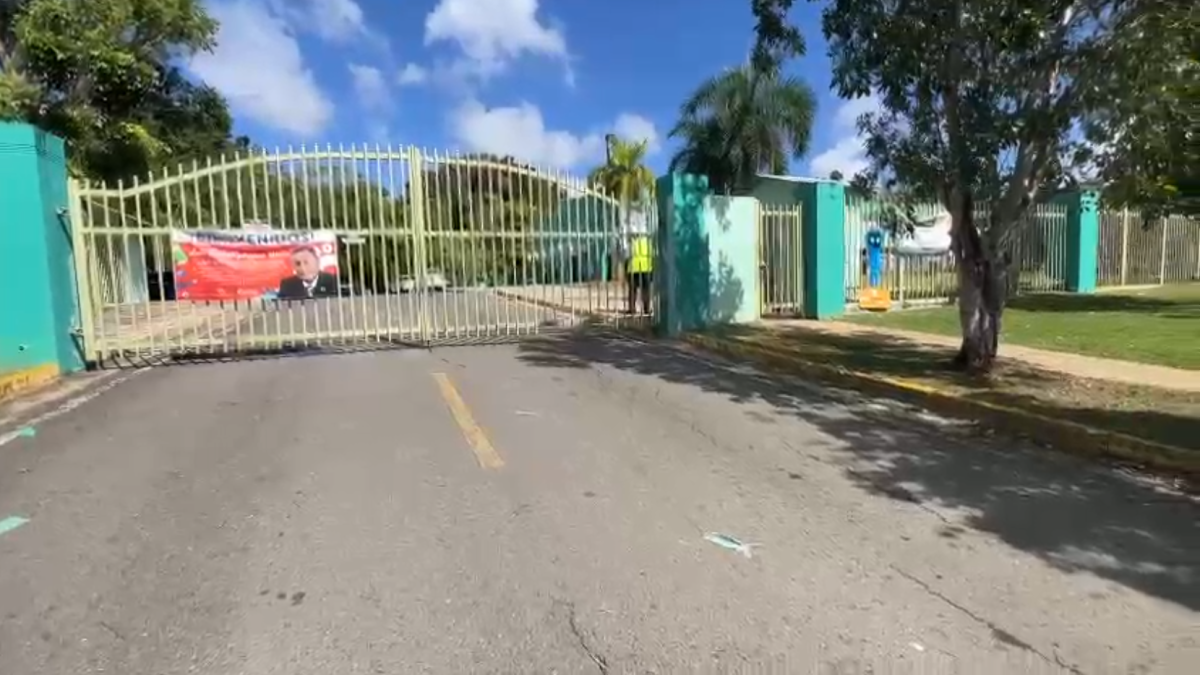 Desalojan escuela de Camuy por alerta de seguridad Telemundo Puerto Rico