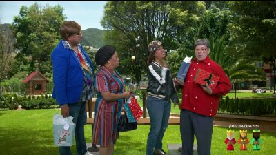 Susa y Epifanio | El corillo recibe sus regalos de los Reyes
