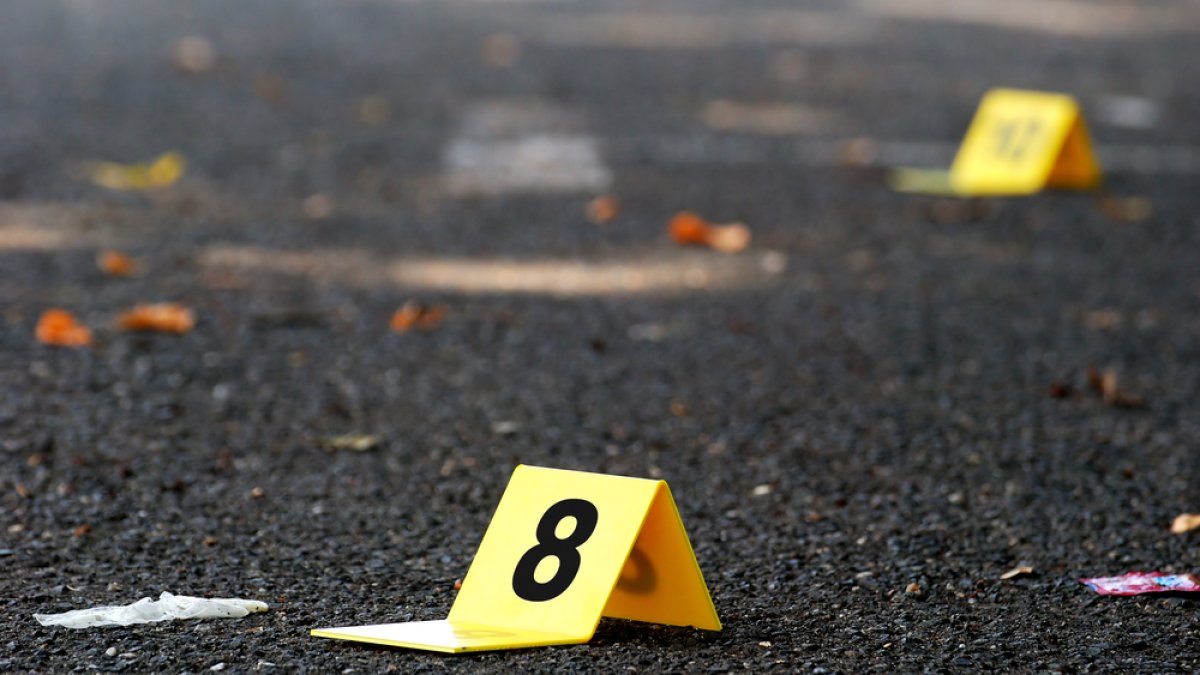 Hallan el cuerpo baleado de un hombre en una acera en Villa Palmeras, San Juan