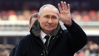 En el Día del Defensor de la Patria, el presidente de Rusia, Vladímir Putin, anuncia próximos emplazamientos de los nuevos misiles SARMAT.