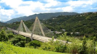 Puente atirantado de Naranjito.