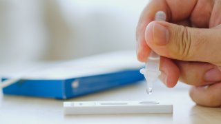 Al menos 500,000 pruebas fueron distribuidas en tiendas de CVS Health y cerca de 16,000 a Amazon.