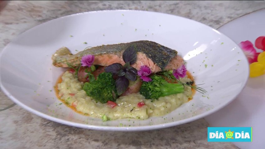 Cocina al día | Salmón con vegetales salteados, arancini y salsa