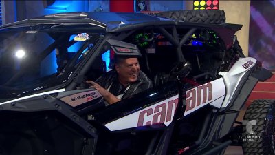 Carlos compra un Can-Am y lo esconde en la barra de los Mens